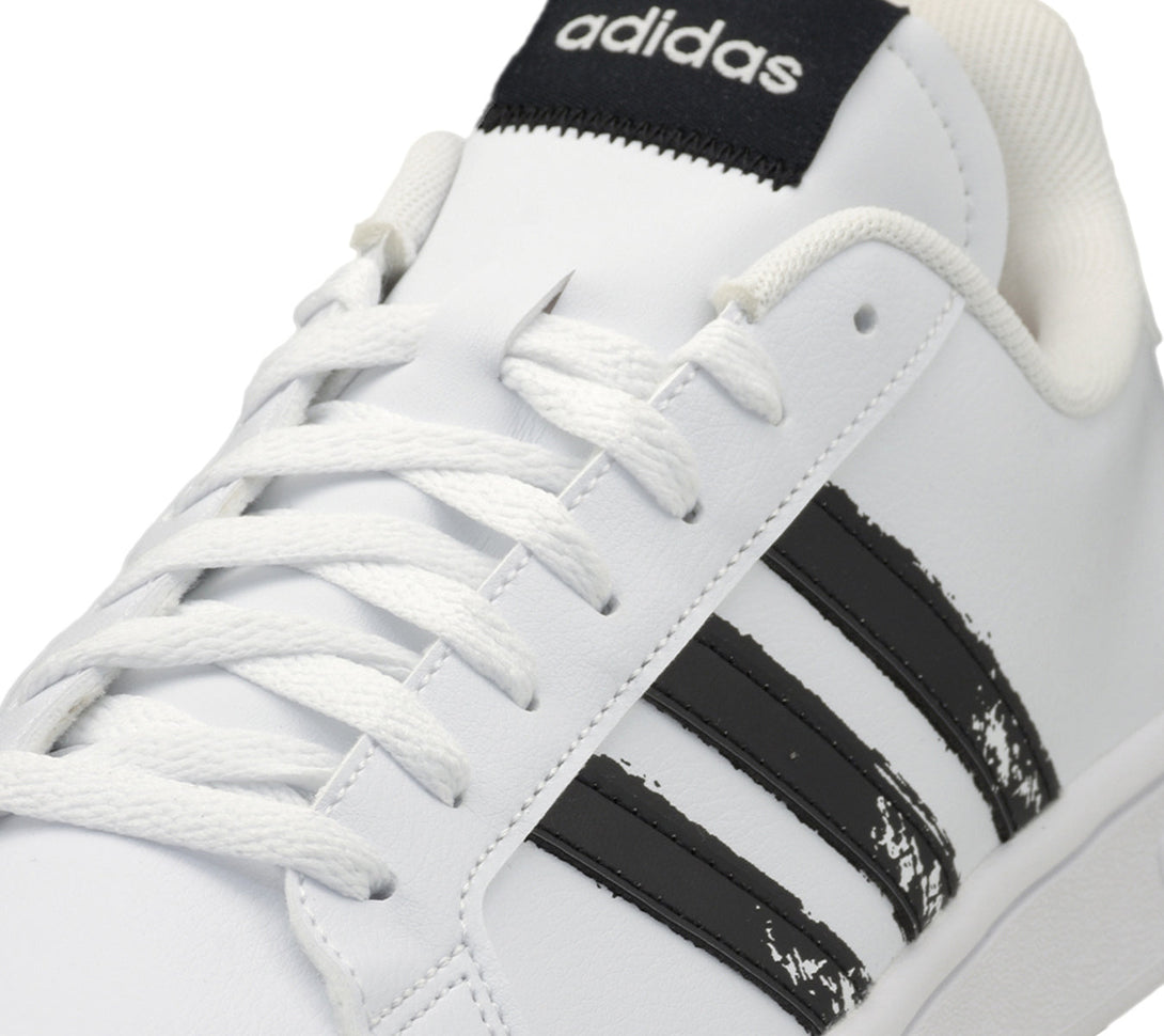 Adidas GRAND COURT BASE BEYOND Women close-up showing retro style and comfort features.