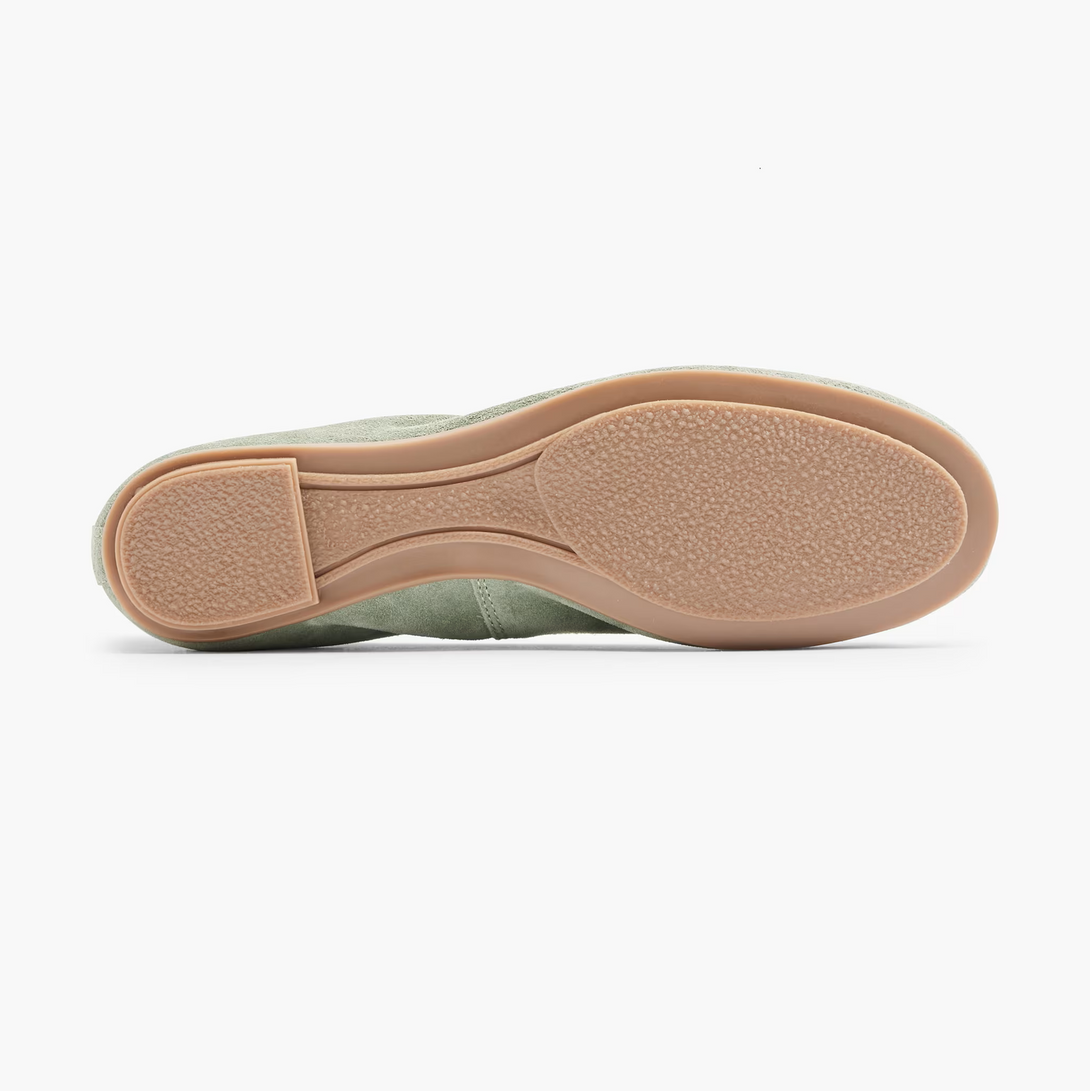 Sole of green suede women's ballet flats, model Fortini 4031, featuring flexible bottom for comfort.