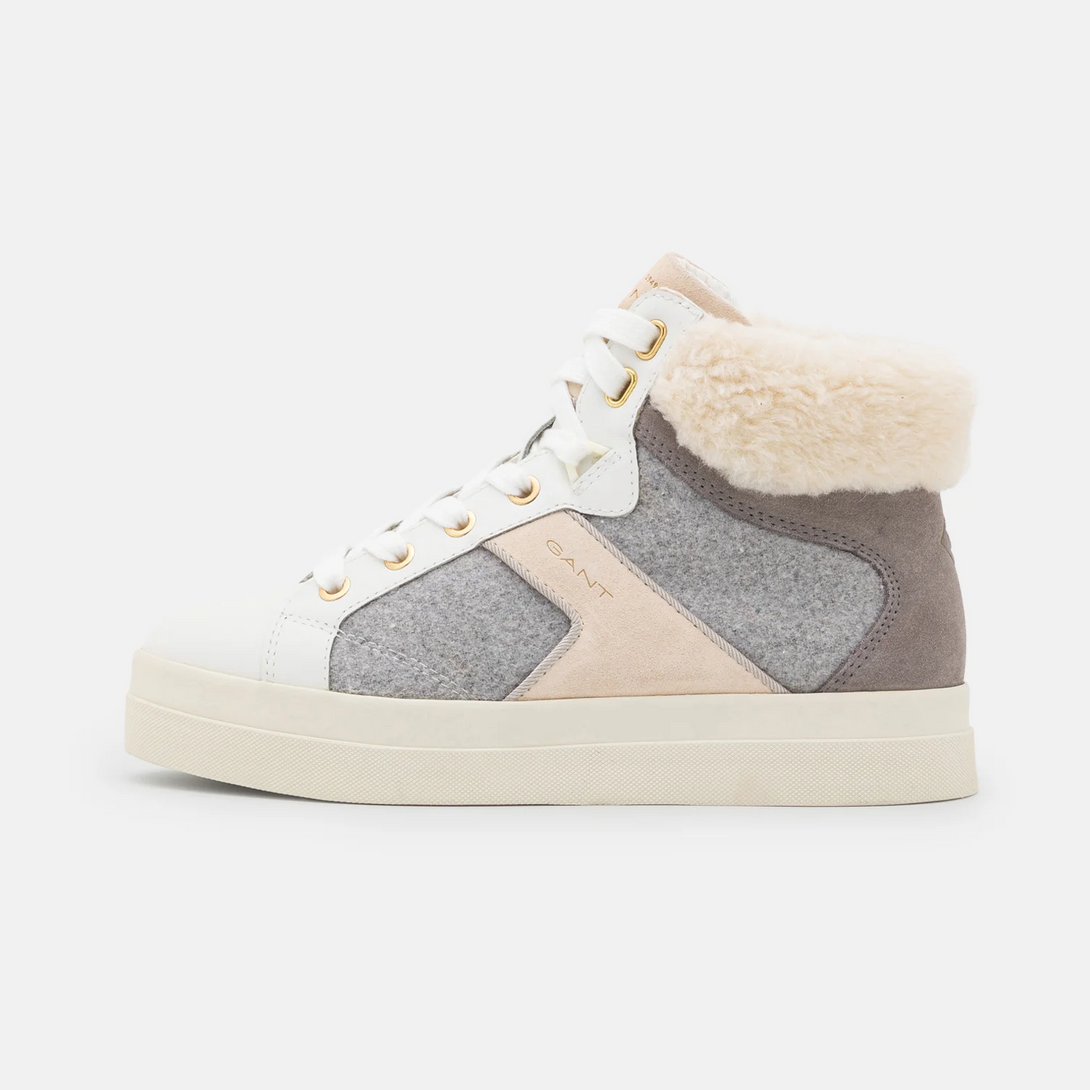 GANT Sneakers Avona Beige side view showing natural leather and faux fur details.