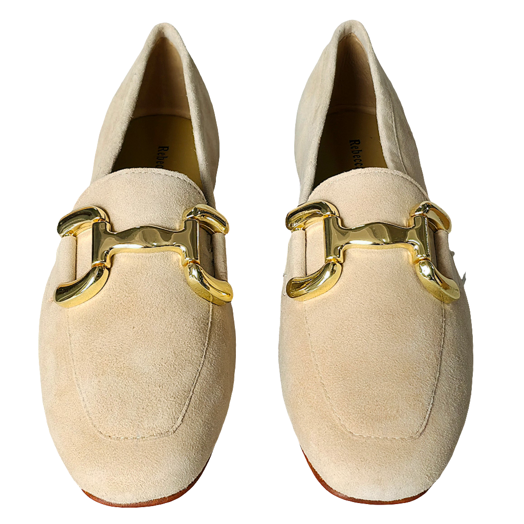 Pantofi dama nude din piele naturala intoarsa, cu detalii aurii, flexibili si eleganti, colectia Primavara/Vara 2025.