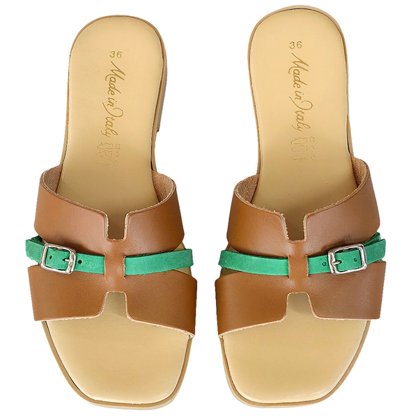 Papuci dama din piele naturala maro cu curea verde, made in Italy, colectia vara 2025, confortabili si eleganti.