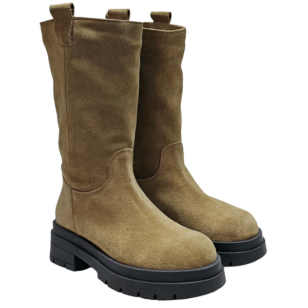 Cizme din piele naturala intoarsa taupe, cu toc de 5 cm, stil modern, perfecte pentru toamna iarna 2024, made in Italy.