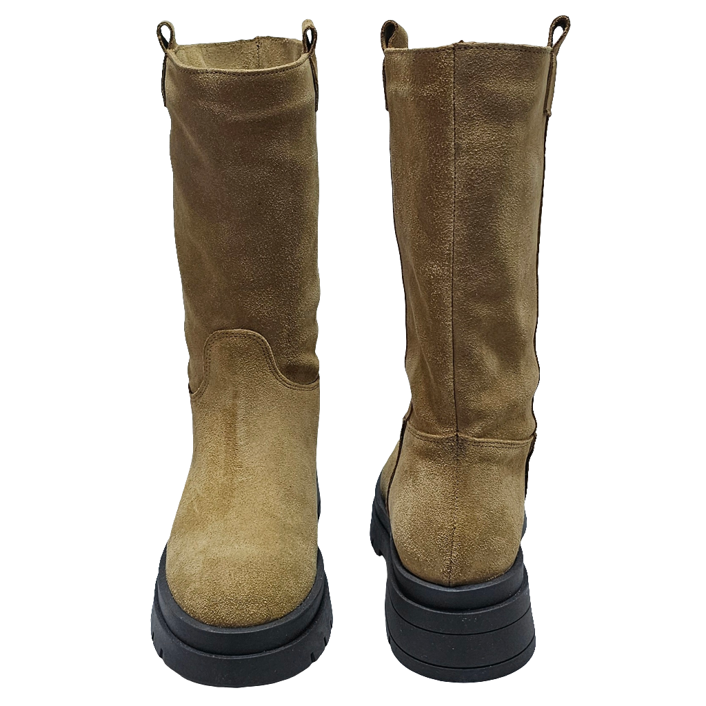 Cizme dama din piele naturala intoarsa taupe, inaltime 26 cm, toc de 5 cm, colectia Toamna Iarna 2024.