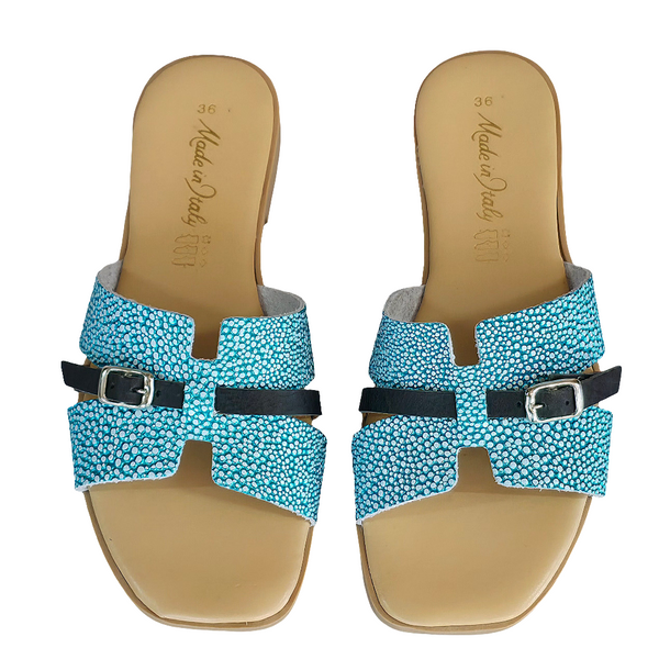 Papuci dama din piele naturala bleu, cu detalii negre, Made in Italy, colectia Vara 2025, confortabili si stylish.