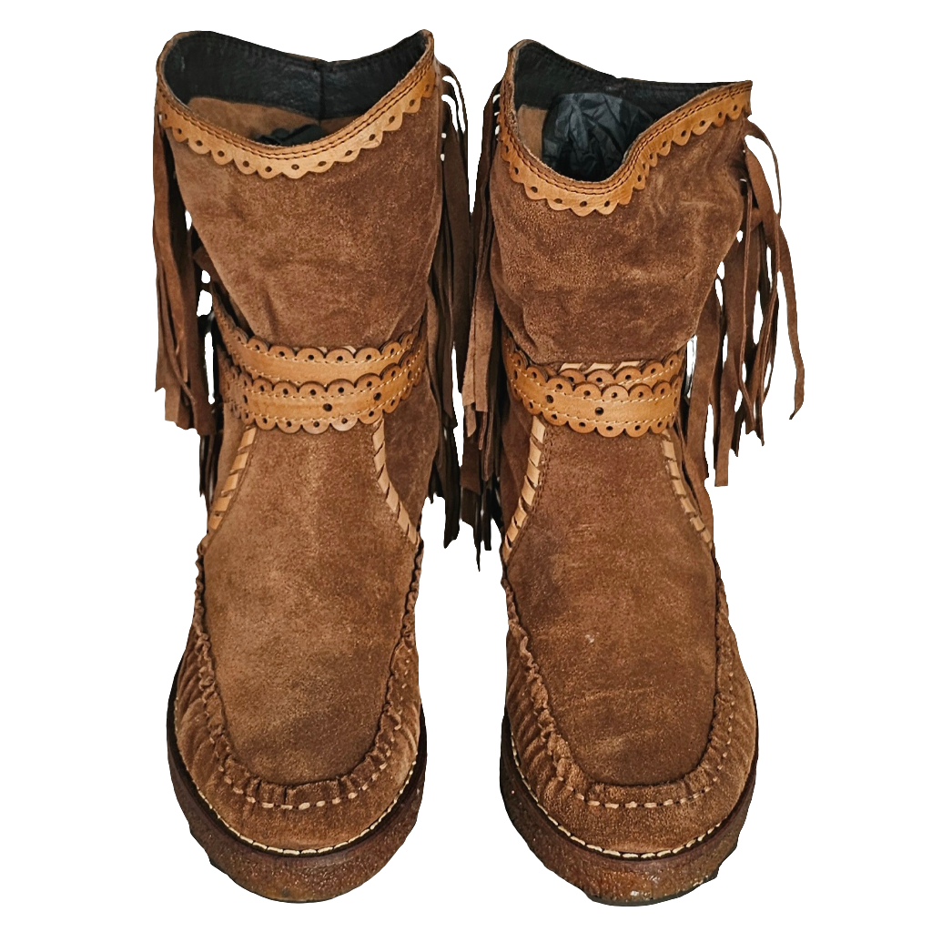 Ghete dama din piele intoarsa maro, cu franjuri, din colectia Toamna Iarna 2024, inaltime gheata 22 cm, Made in Italy.