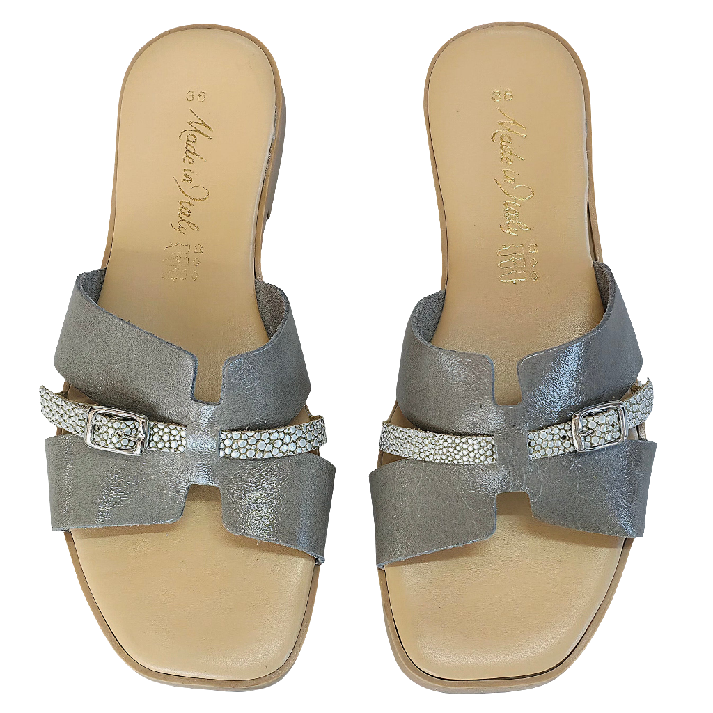 Papuci dama din piele naturala gri, cu catarama stralucitoare, Made in Italy, Colectia Vara 2025.