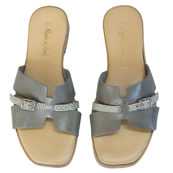 Papuci dama din piele naturala gri, cu catarama stralucitoare, Made in Italy, Colectia Vara 2025.