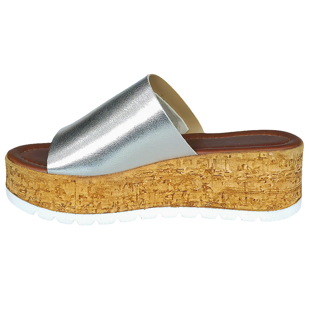 Papuci dama din piele naturala argintii cu talpa usoara, inaltime platforma 5.5 cm, din colectia Vara 2025.