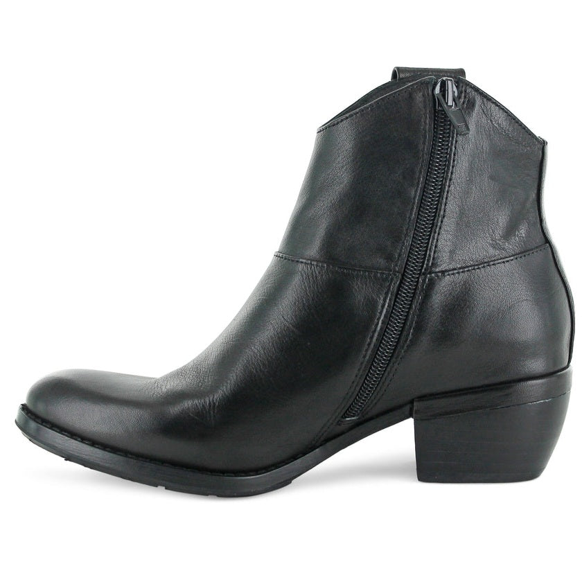 Black leather ankle boots for women, made in Italy, with 4.5 cm heel, from the Autumn 2024 collection, Rebecca White.